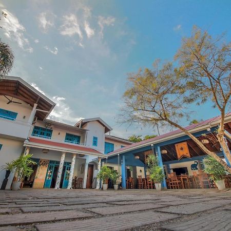 Blue Elephant Boutique Hotel ネゴンボ エクステリア 写真